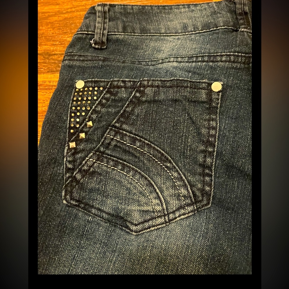 LEI Distressed Bootleg Skinny Denim Studs Design W/Blue Jeans Sz 5 Regular - Picture 5 of 7